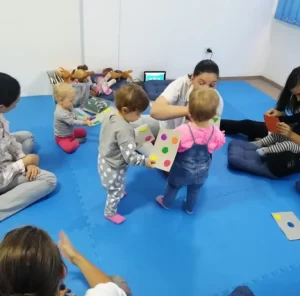 bebe na času sa učiteljicom